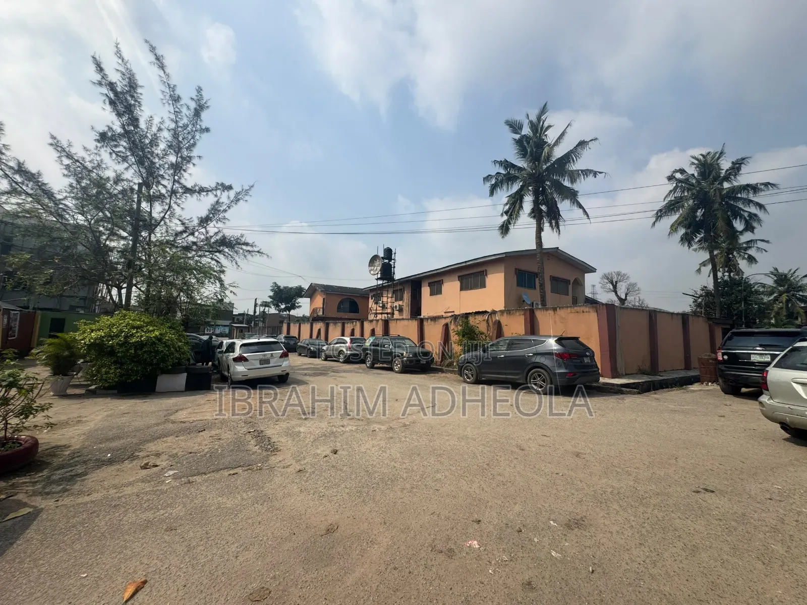 Land Measuring 820sqm With a Demolishable Structure on It, in a Love in Phase 2