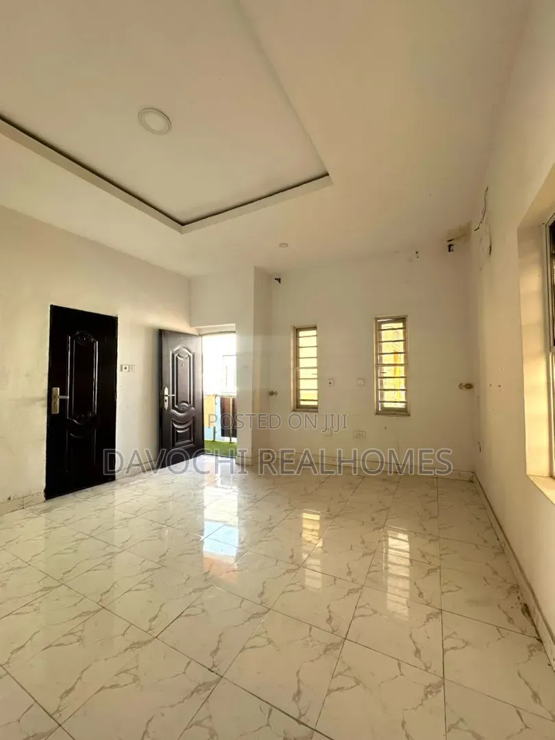 4bdrm Duplex in Ikota for rent in Ikota