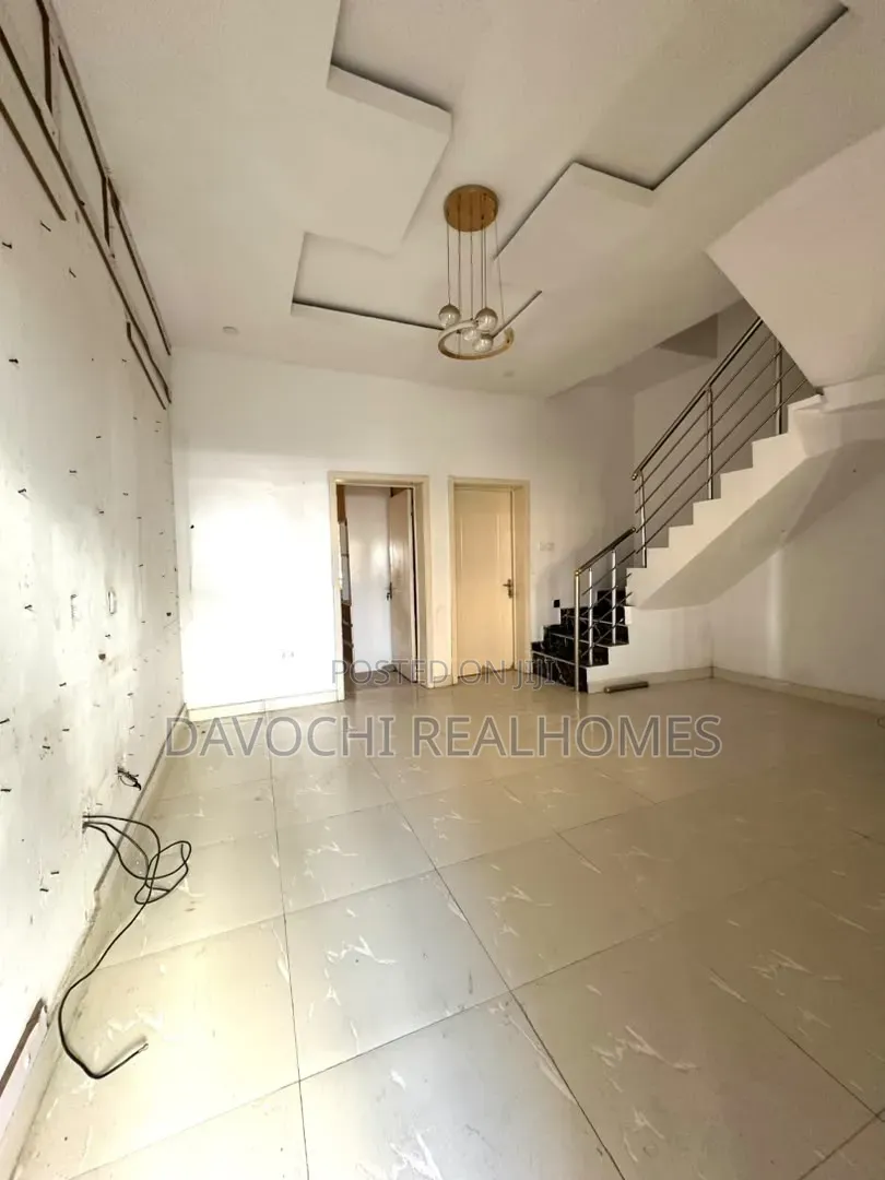 4bdrm Duplex in Ikota for rent in Ikota