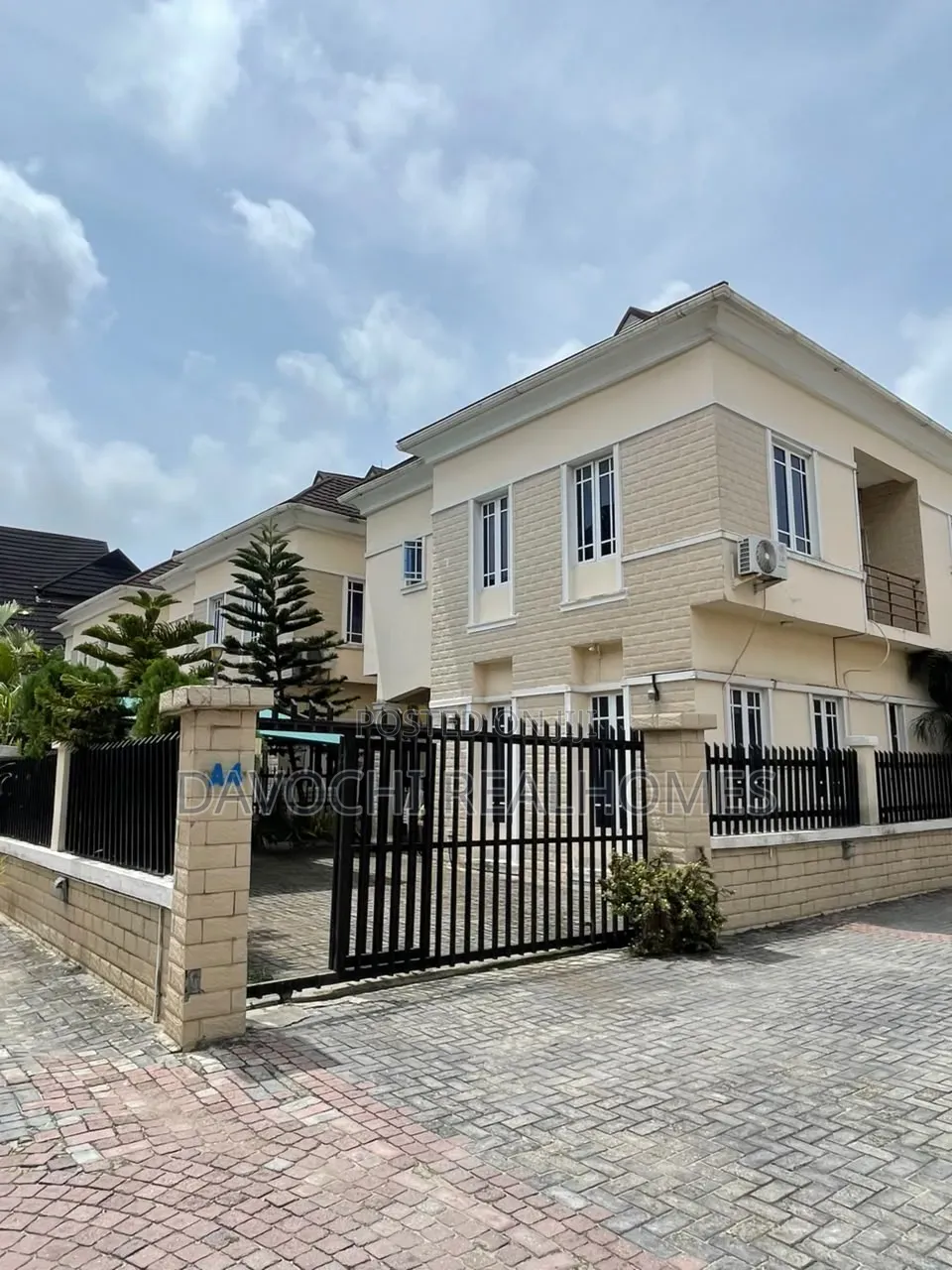 4bdrm Duplex in Mini Estate, Agungi for sale in Agungi