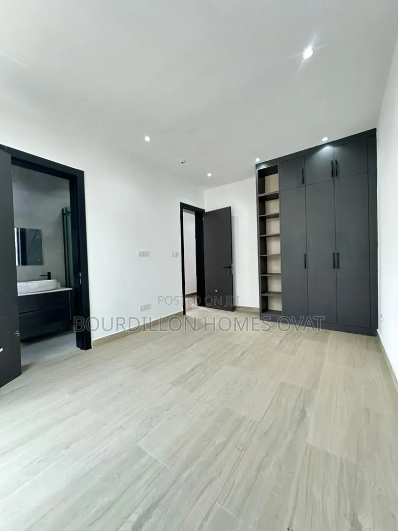 4bdrm Duplex in Chevron Lekki Lagos for sale in Chevron