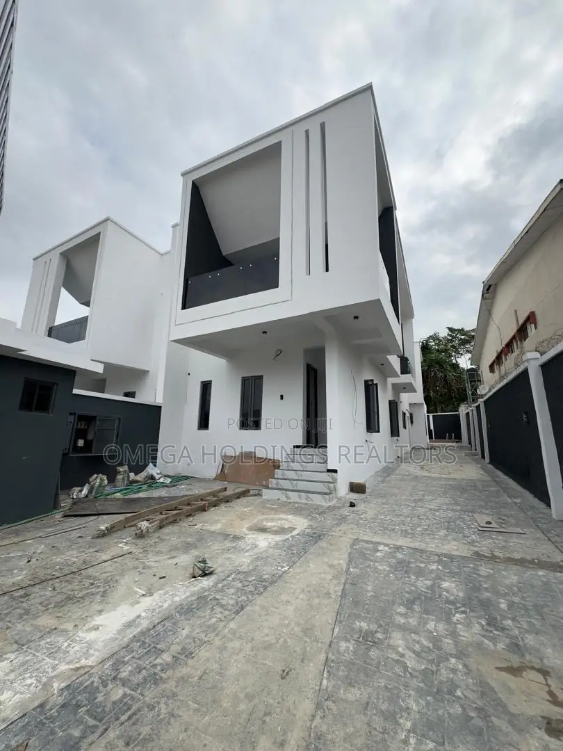 5bdrm Duplex in Adeyi Avenue, Bodija for sale in Bodija