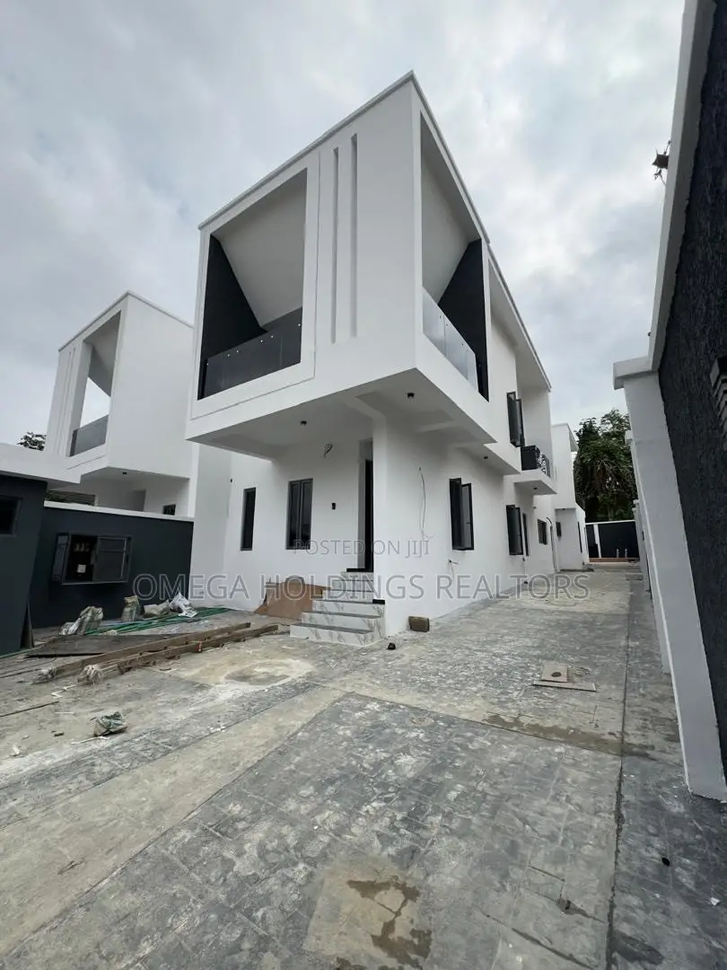 5bdrm Duplex in Adeyi Avenue, Bodija for sale in Bodija