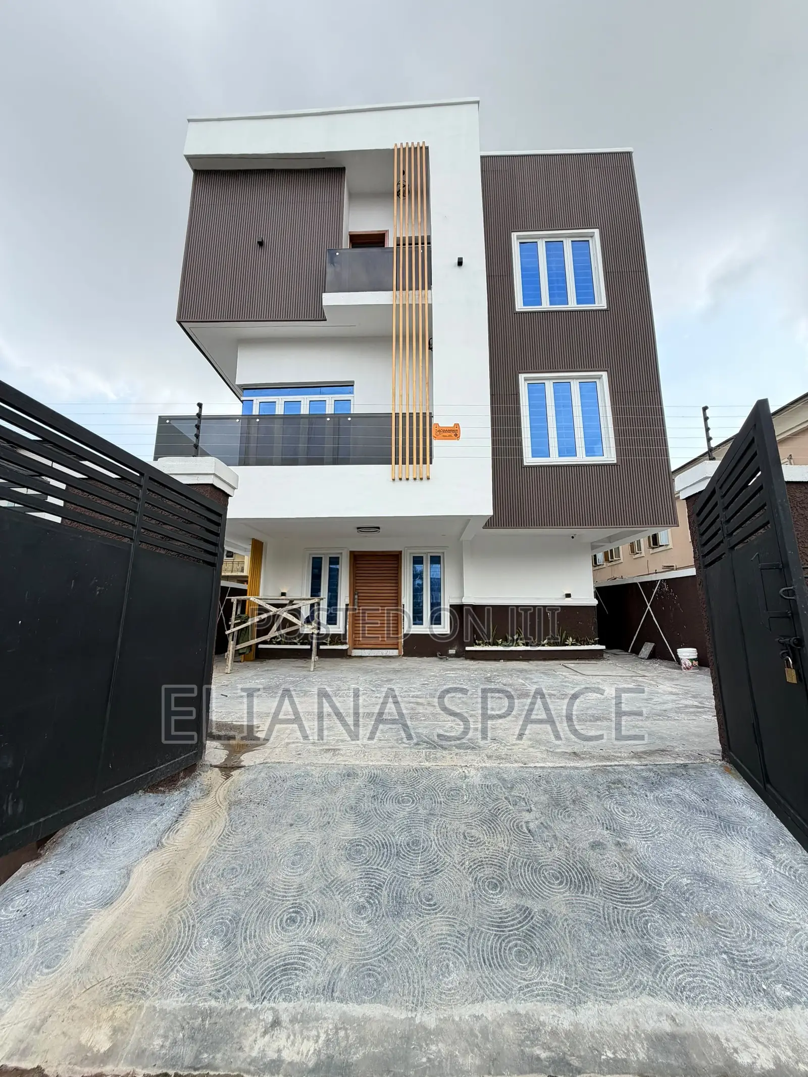 5bdrm Duplex in Gbagada for sale in Gbagada