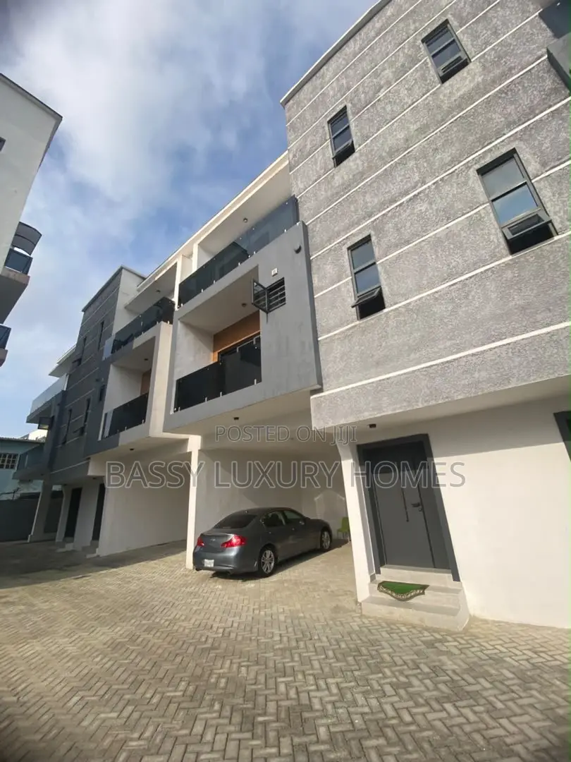 4bdrm Duplex in Ologolo for sale in Ologolo