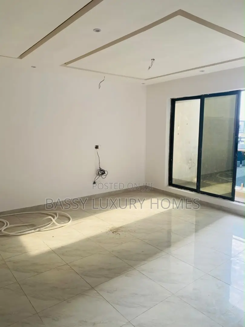 4bdrm Duplex in Ologolo for sale in Ologolo