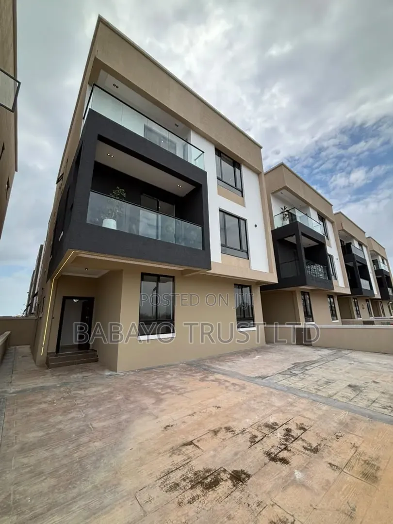 5bdrm Duplex in Osapa london for sale in Osapa london