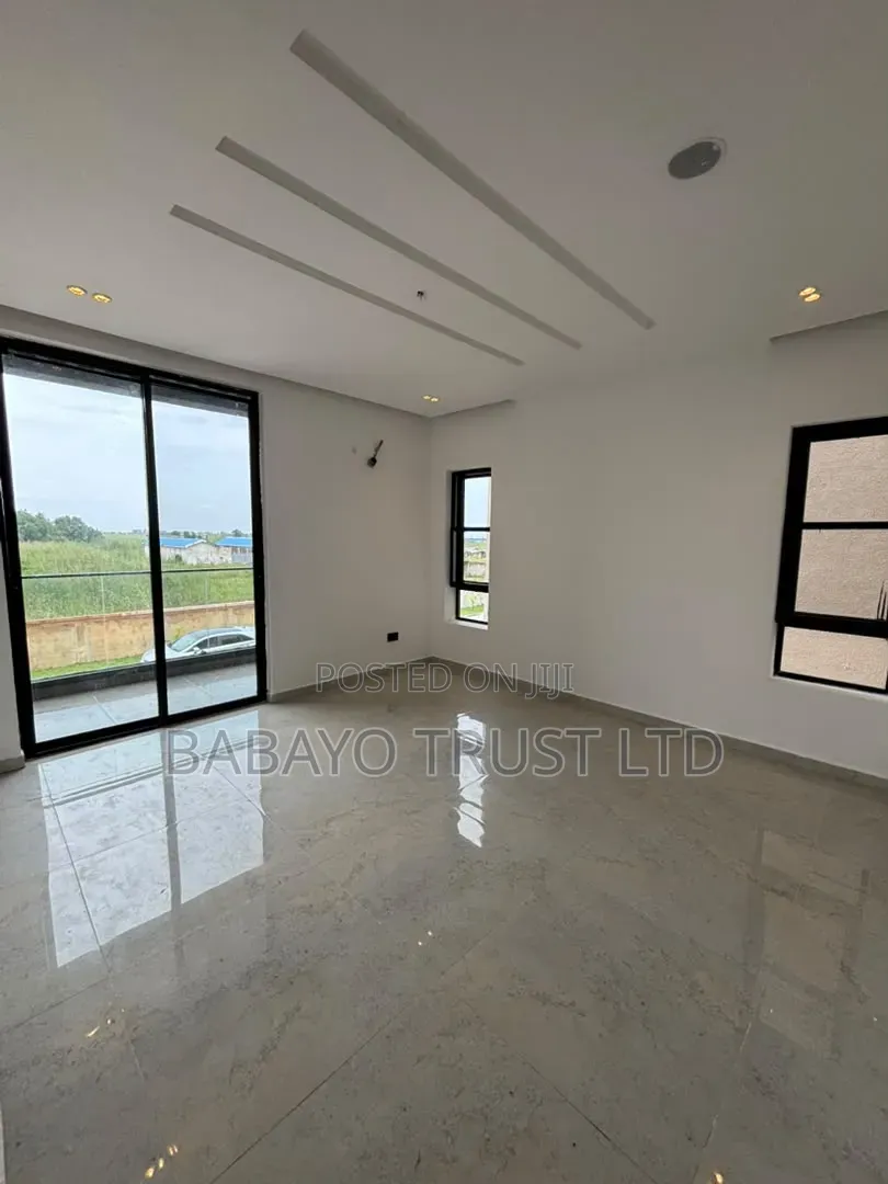 5bdrm Duplex in Osapa london for sale in Osapa london