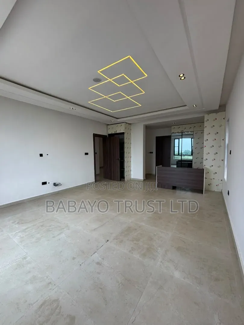 5bdrm Duplex in Osapa london for sale in Osapa london