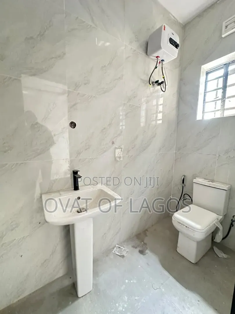 4bdrm Duplex in Ologolo for sale in Ologolo