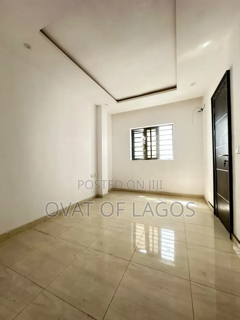 4bdrm Duplex in Ologolo for sale in Ologolo