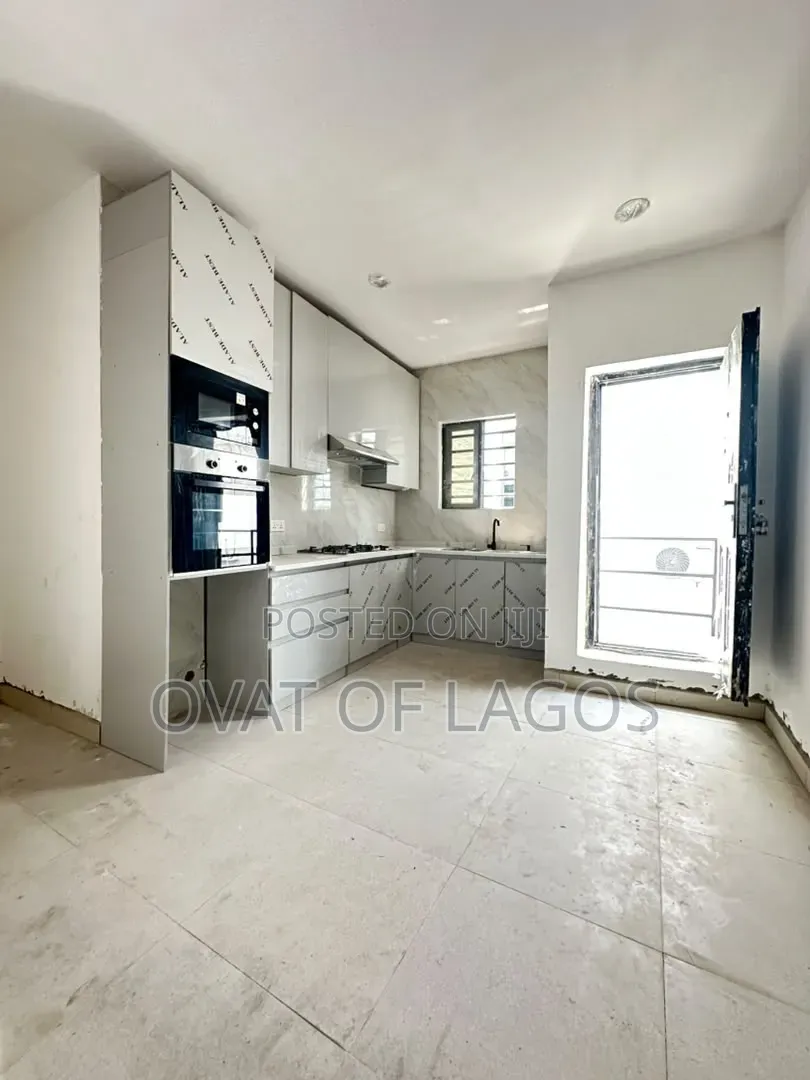 4bdrm Duplex in Ologolo for sale in Ologolo