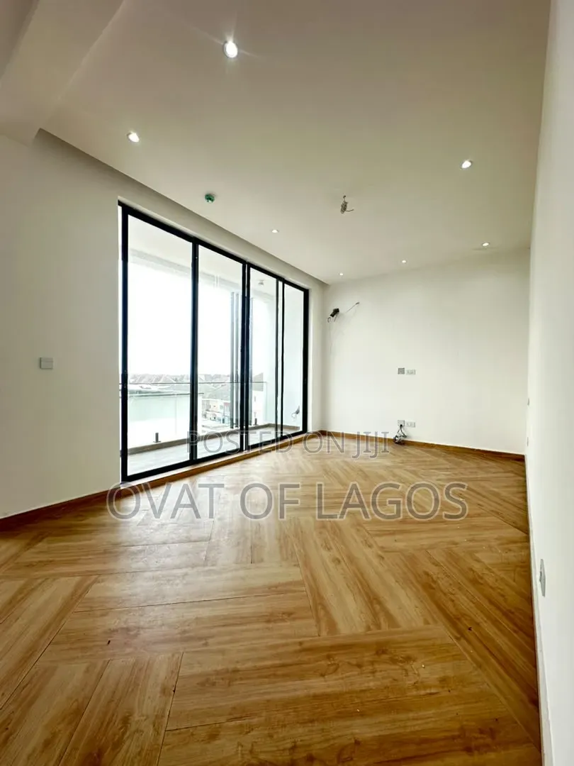 4bdrm Duplex in Chevron for sale in Chevron