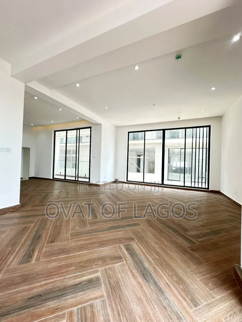 4bdrm Duplex in Chevron for sale in Chevron