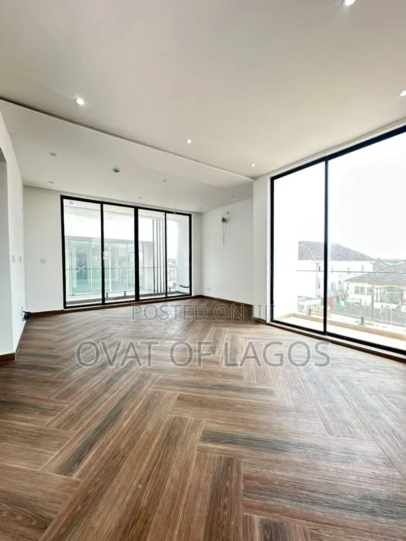 4bdrm Duplex in Chevron for sale in Chevron
