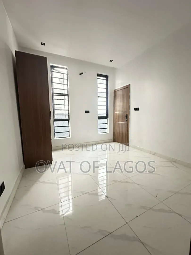 4bdrm Duplex in Ikota for sale in Ikota