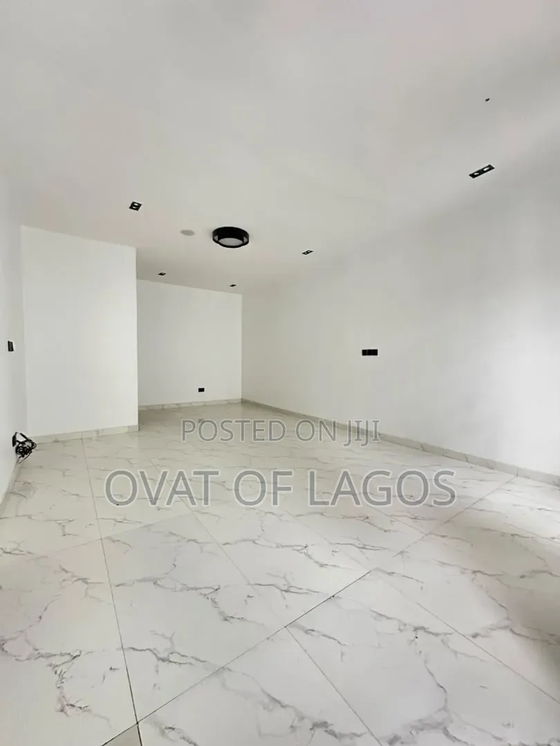 4bdrm Duplex in Ikota for sale in Ikota