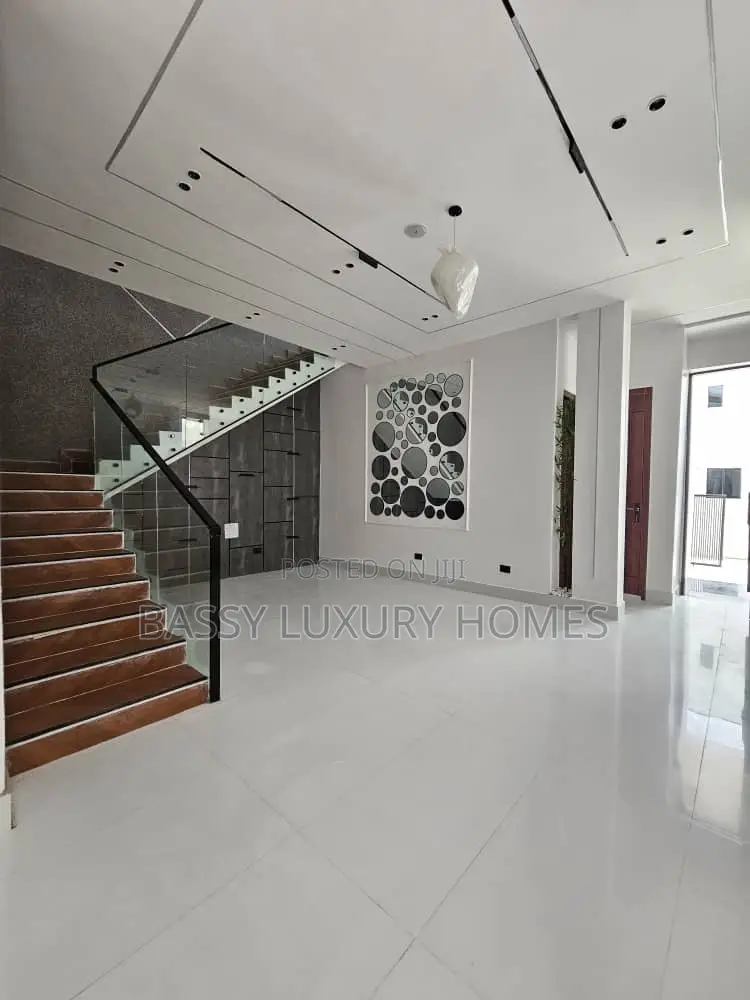 4bdrm Duplex in Ikota for sale in Ikota