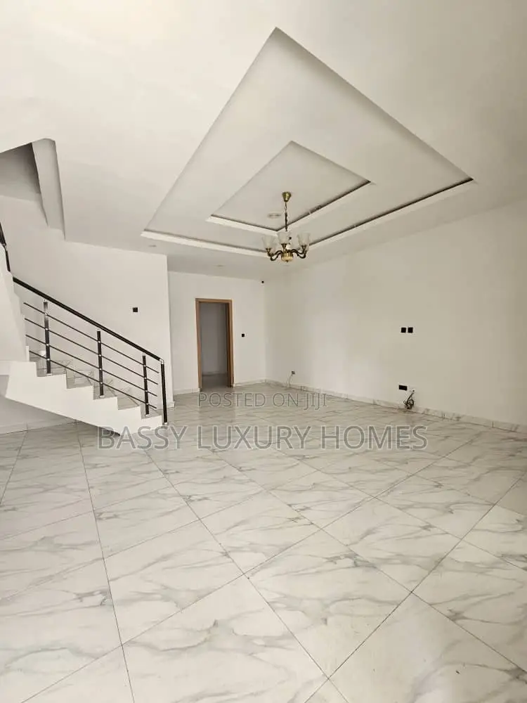 4bdrm Duplex in Ikota for sale in Ikota