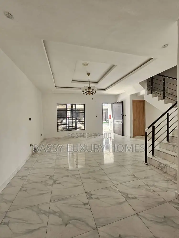 4bdrm Duplex in Ikota for sale in Ikota
