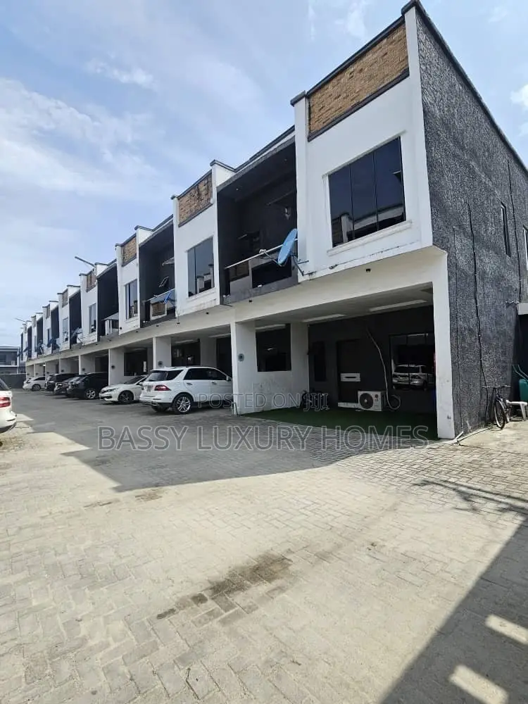 4bdrm Duplex in Ikota for sale in Ikota