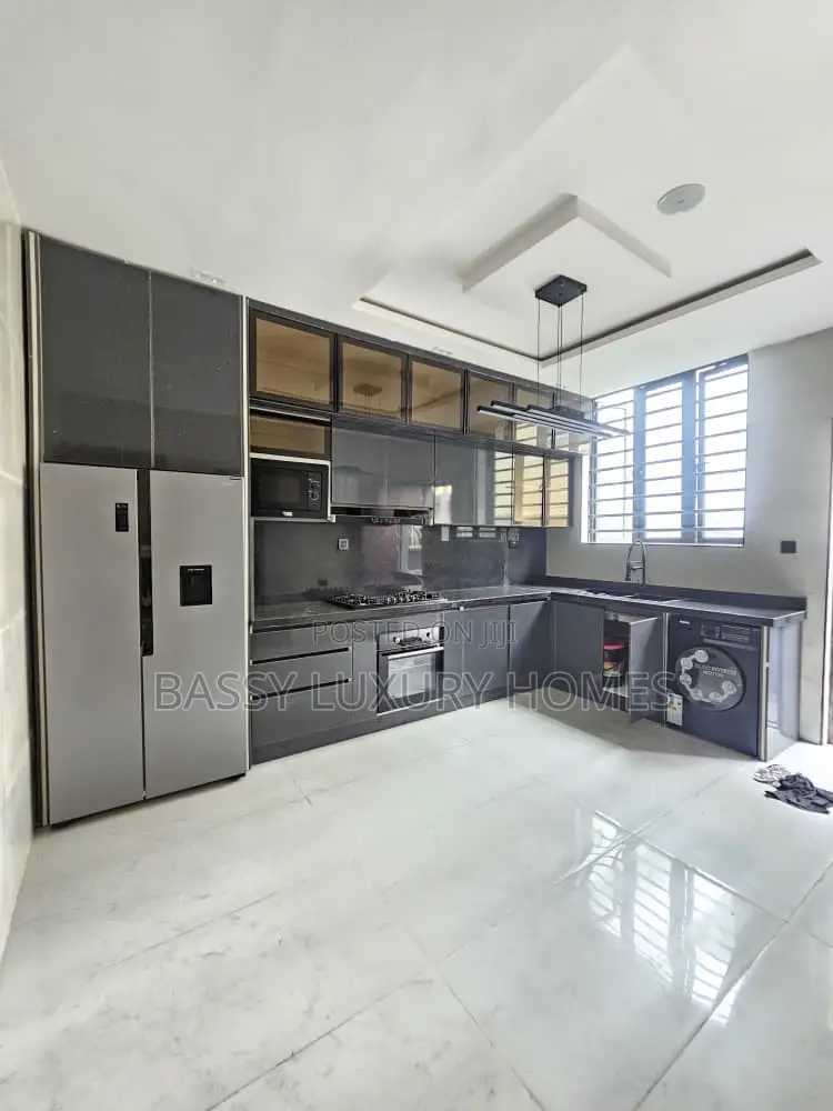5bdrm Duplex in Lekki Phase 1 for sale in Lekki Phase 1