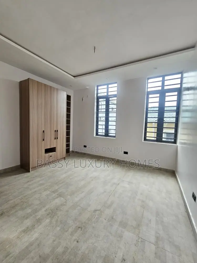 5bdrm Duplex in Lekki Phase 1 for sale in Lekki Phase 1