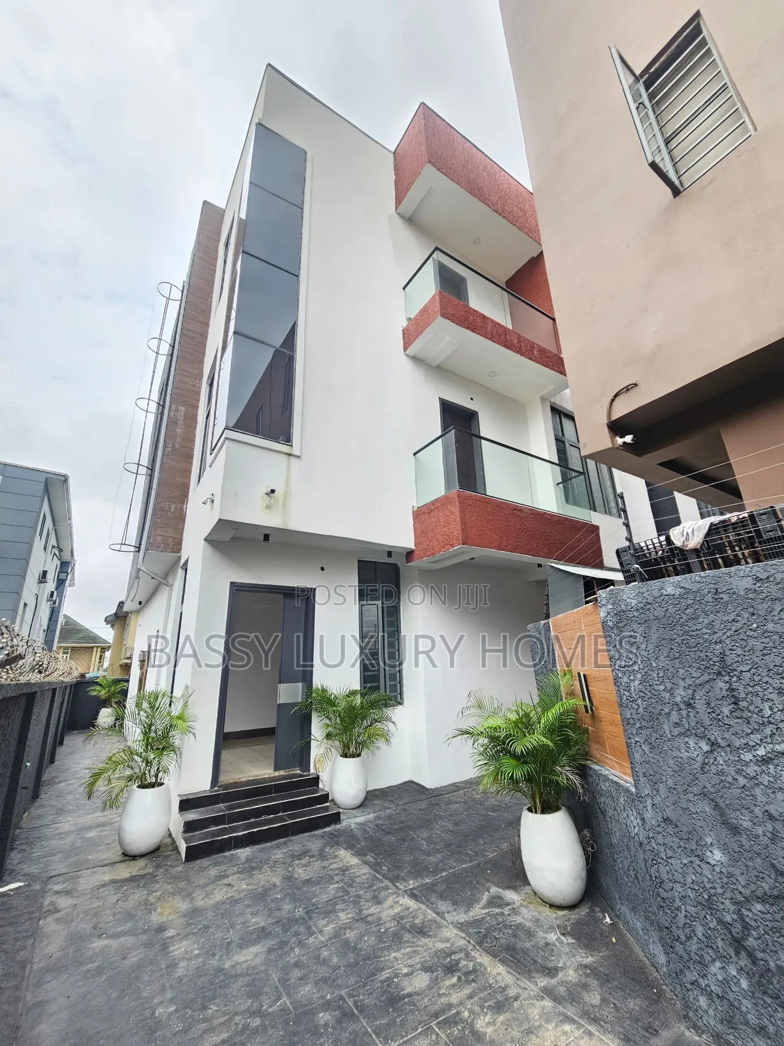 5bdrm Duplex in Lekki Phase 1 for sale in Lekki Phase 1