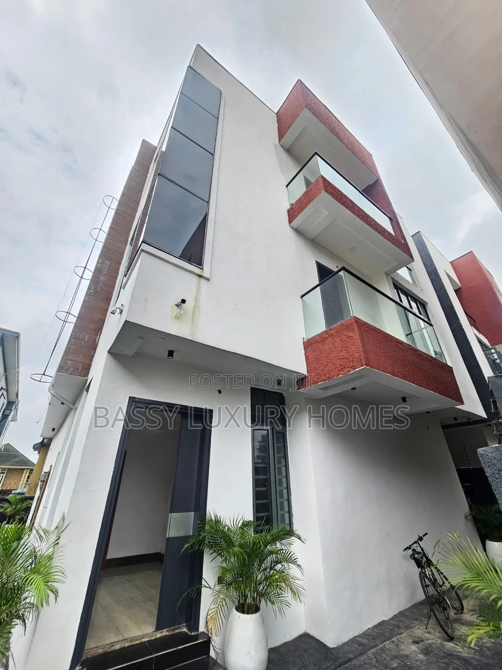 5bdrm Duplex in Lekki Phase 1 for sale in Lekki Phase 1