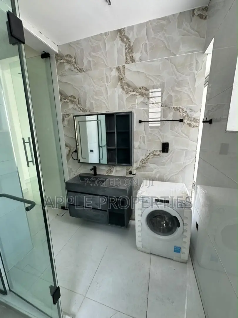5bdrm Duplex in Lekki Phase 1 for sale in Lekki Phase 1