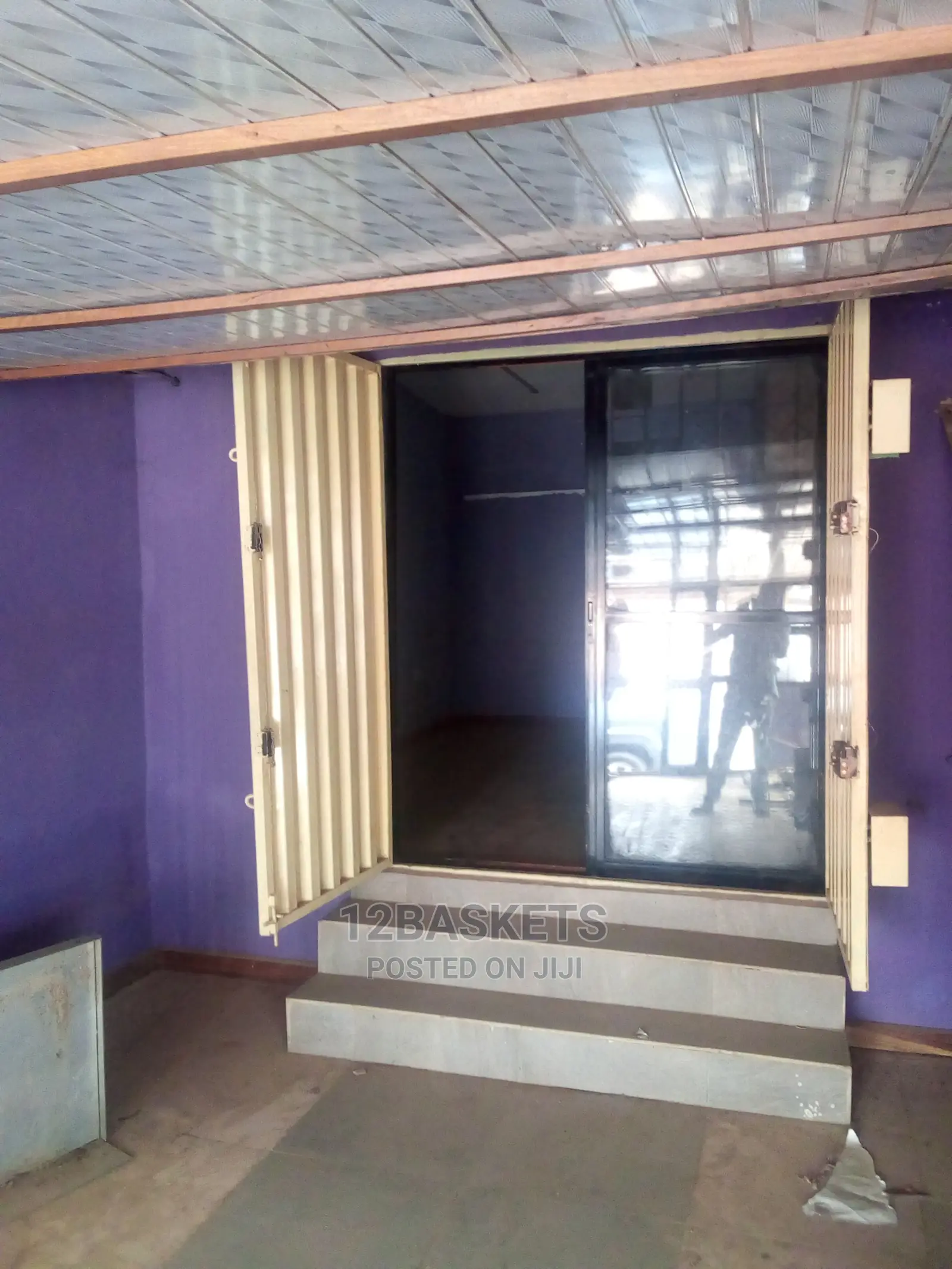 Spacious Shop at Ojodu Berger for Rent. in Ojodu