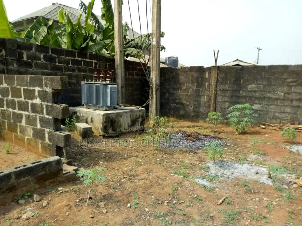 10bdrm House in Igando for Sale in Ikotun/Igando