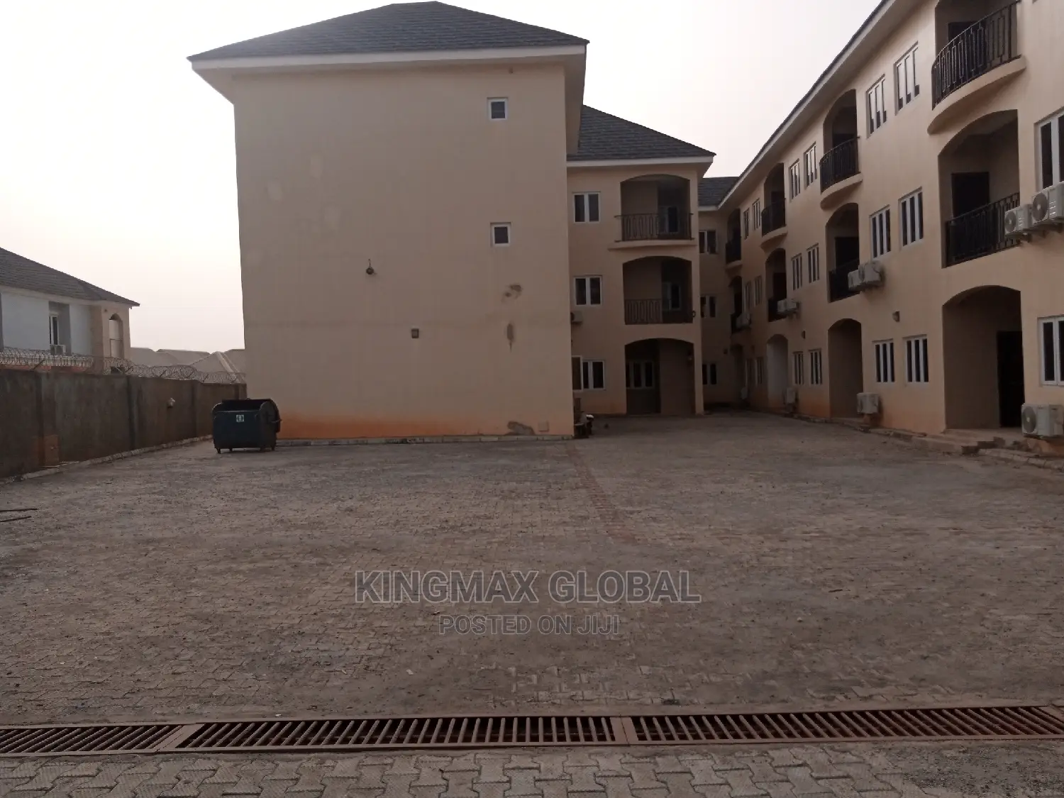 Massive And Spacious 8units Of Serviced 5bedroom Terrace Suplex Etc in Jabi