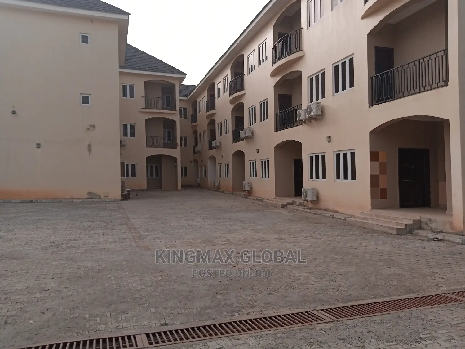 Massive And Spacious 8units Of Serviced 5bedroom Terrace Suplex Etc in Jabi