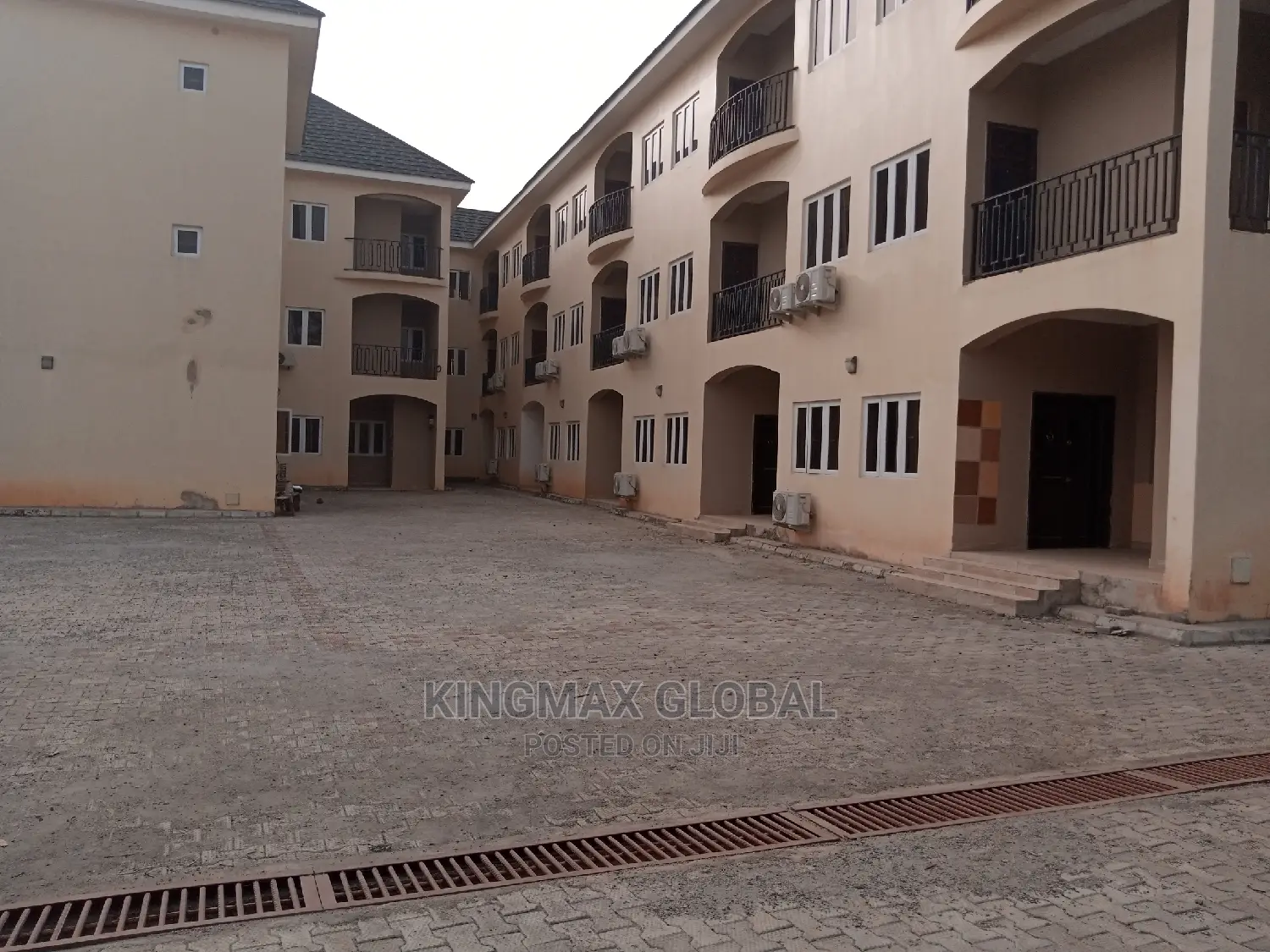 Massive And Spacious 8units Of Serviced 5bedroom Terrace Suplex Etc in Jabi