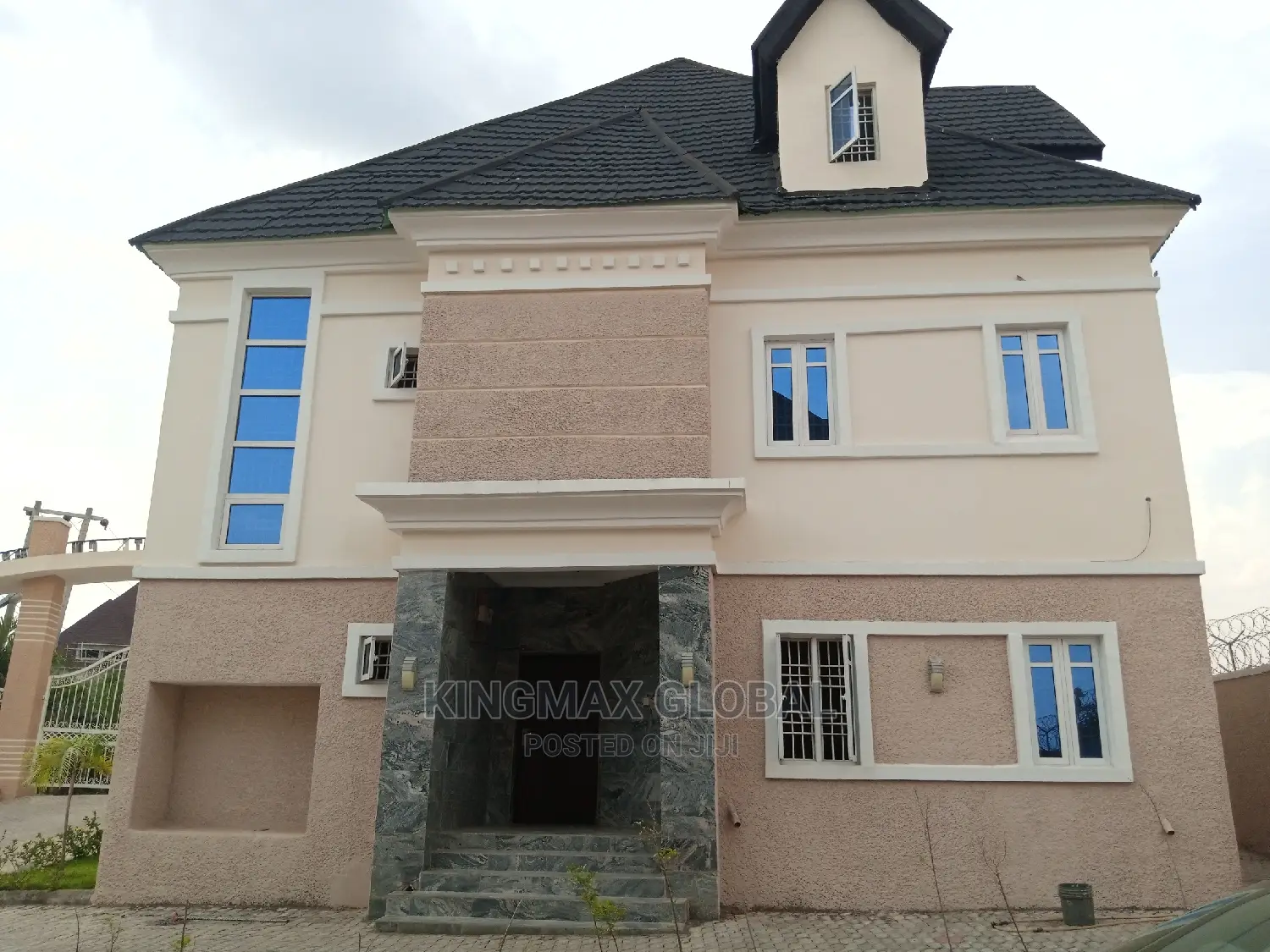 Furnished 6bdrm Duplex in Gwarinpa for Sale in Gwarinpa