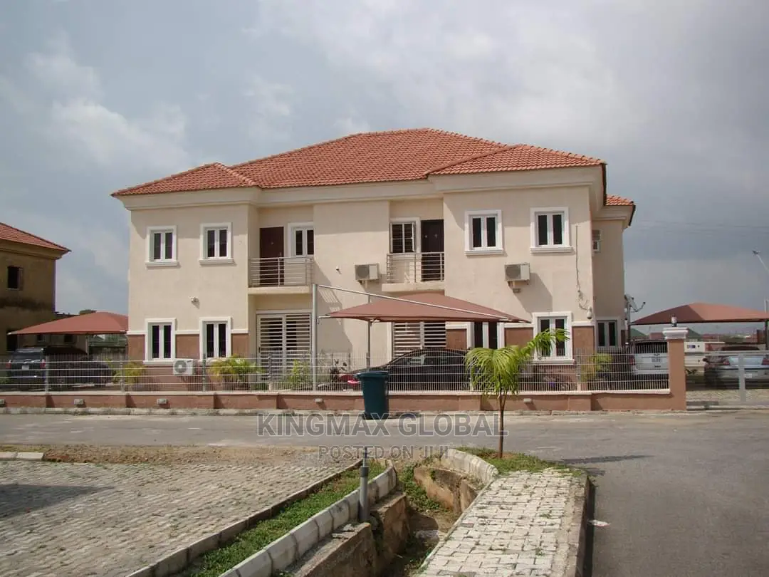 4bdrm Duplex in Gwarinpa for sale in Gwarinpa