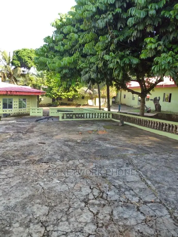 Furnished 10bdrm Chalet in Ikom for sale in Ikom