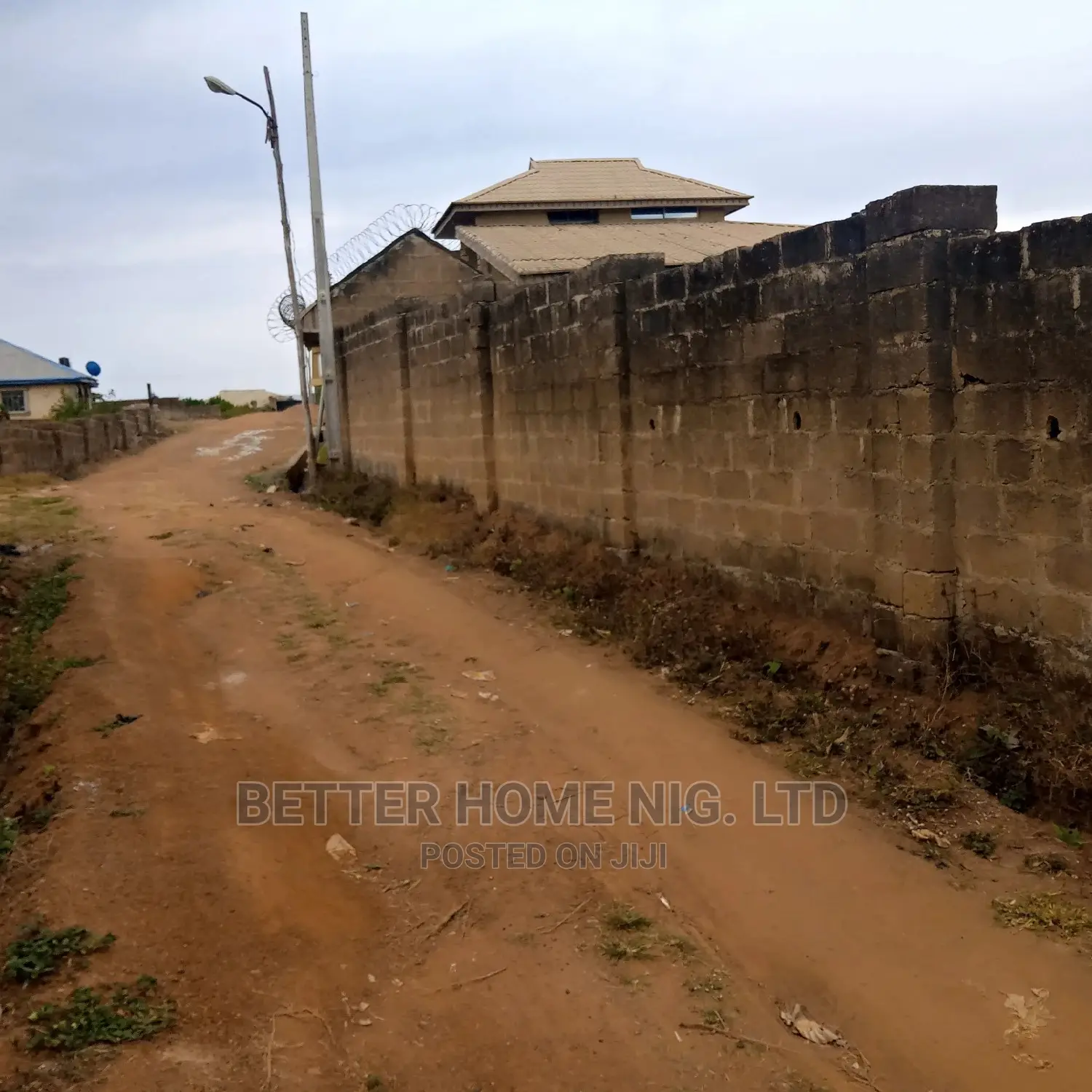 A Plot of Land Whit Register Survay in Oluyole