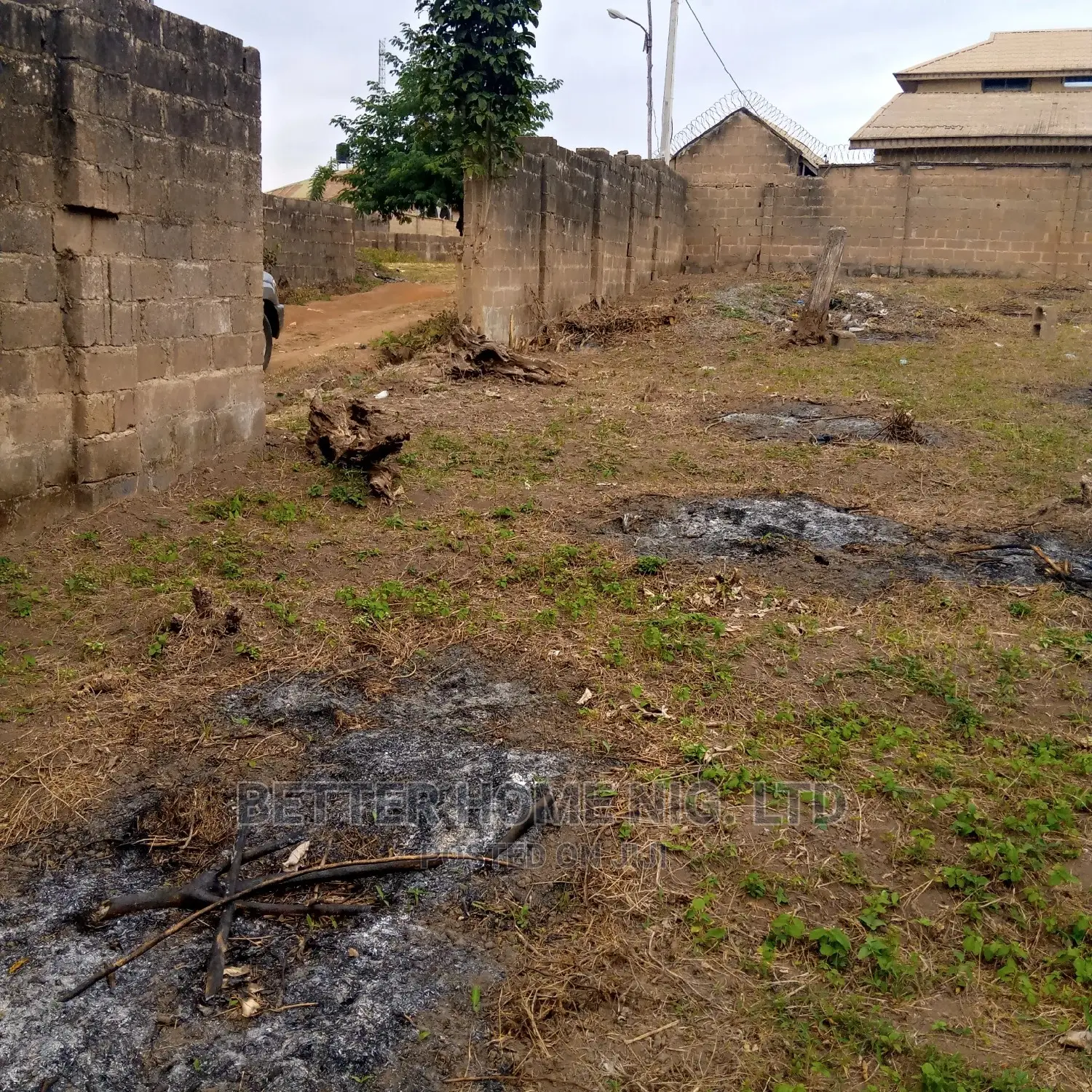 A Plot of Land Whit Register Survay in Oluyole
