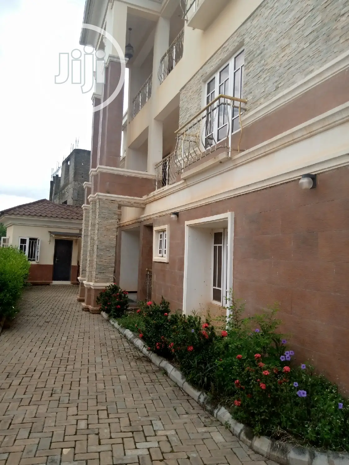 Furnished 10bdrm Duplex in Doliz Brown Estate, Gudu for sale in Gudu