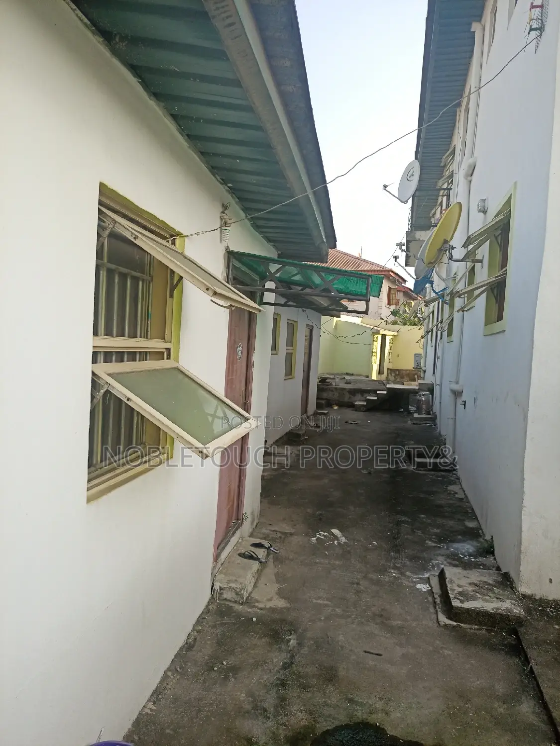 5bdrm Duplex in Coker Estate Shasha for sale in Shasha