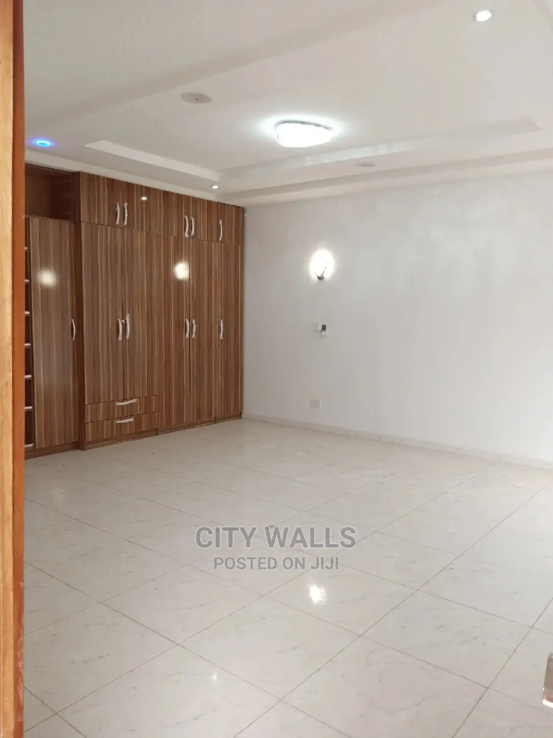 4bdrm Duplex in Chevron for rent in Chevron