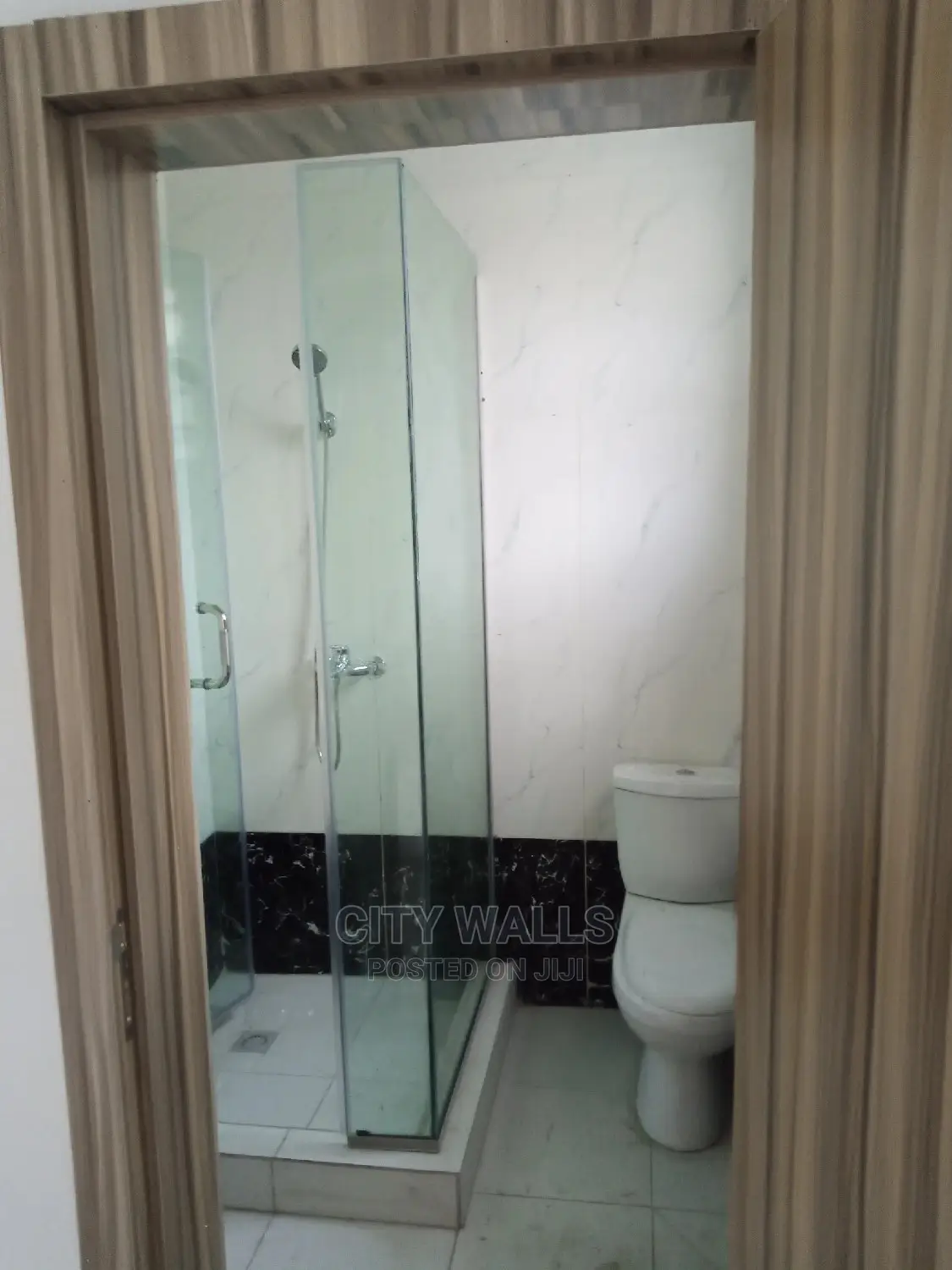 4bdrm Duplex in Chevron for rent in Chevron