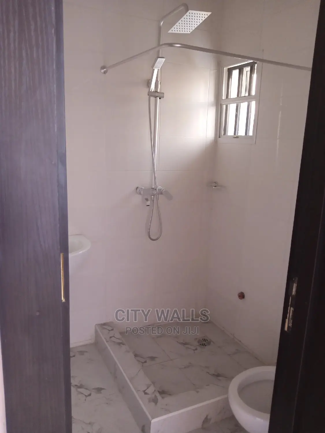 4bdrm Duplex in Ologolo for sale in Ologolo