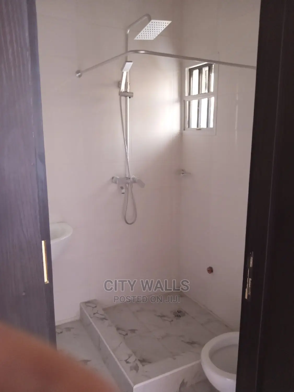 4bdrm Duplex in Ologolo for sale in Ologolo