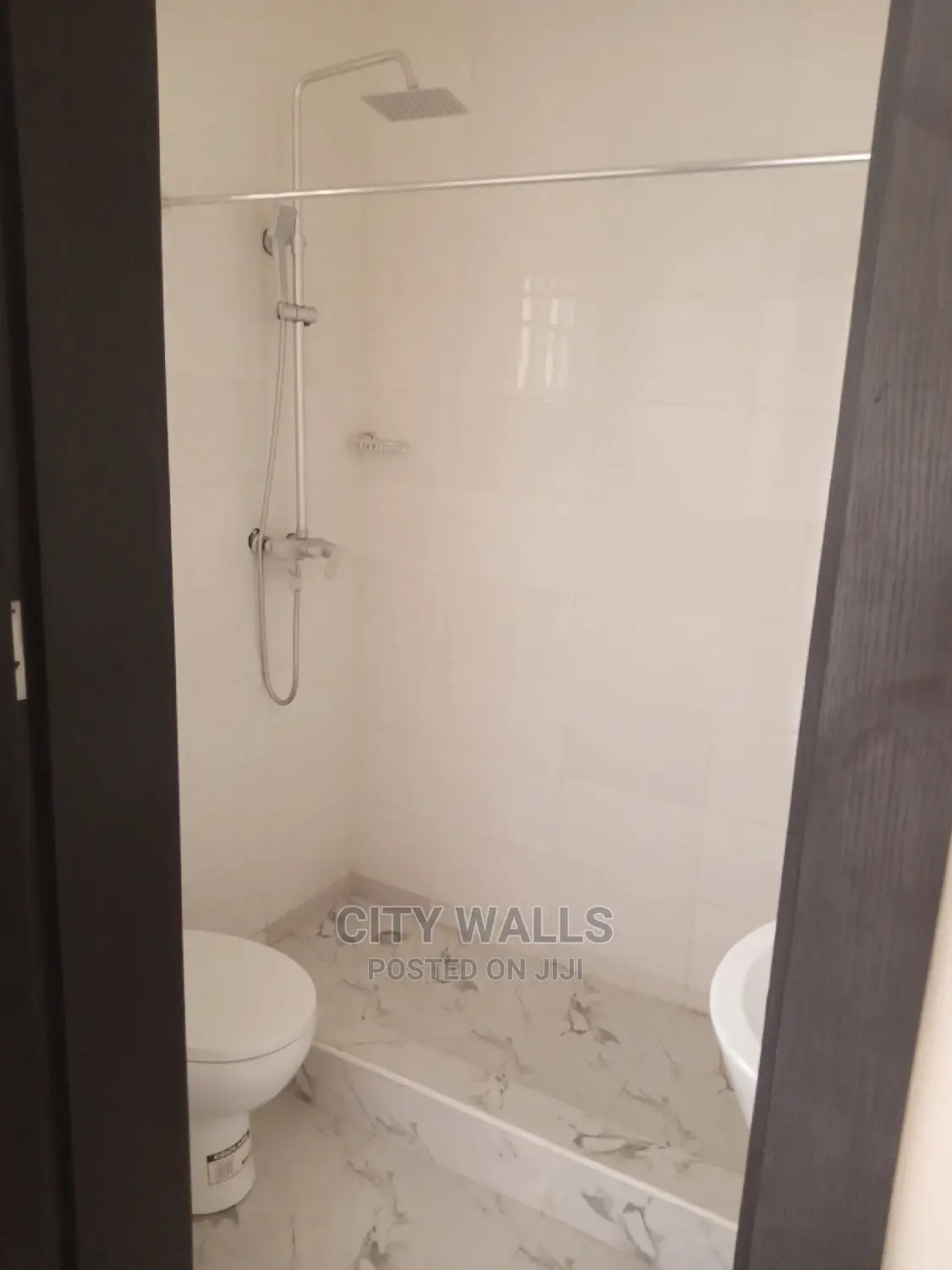 4bdrm Duplex in Ologolo for sale in Ologolo