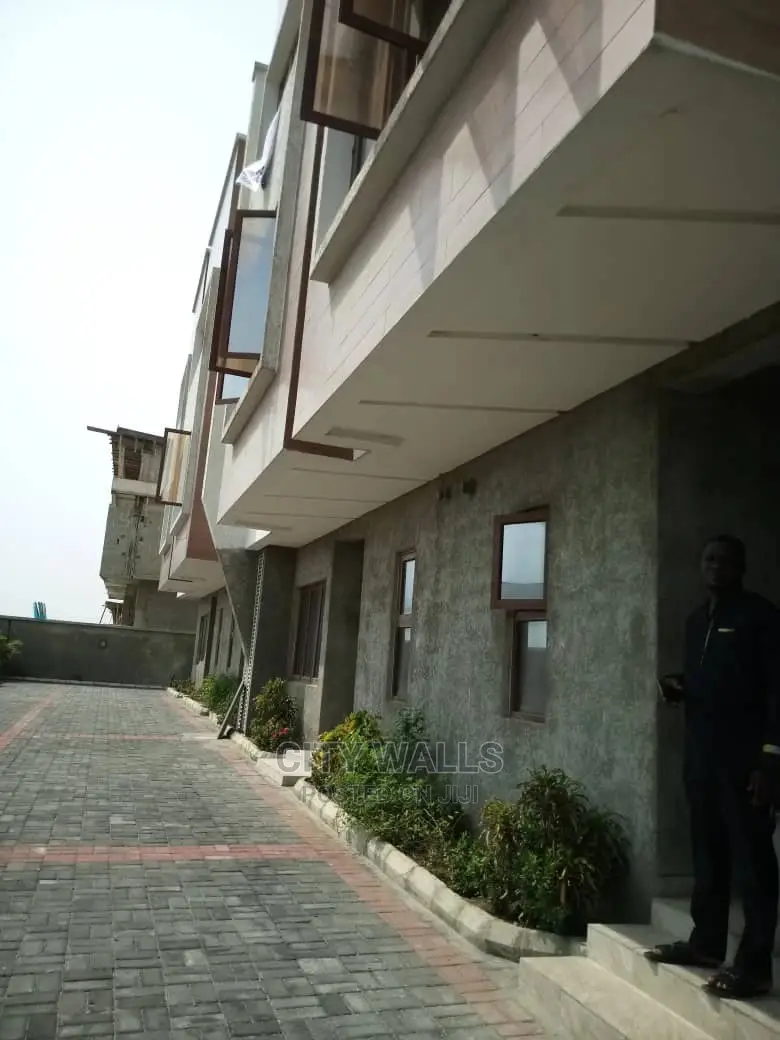 A Tastefully Built 4bedroom Terrace in Chevron