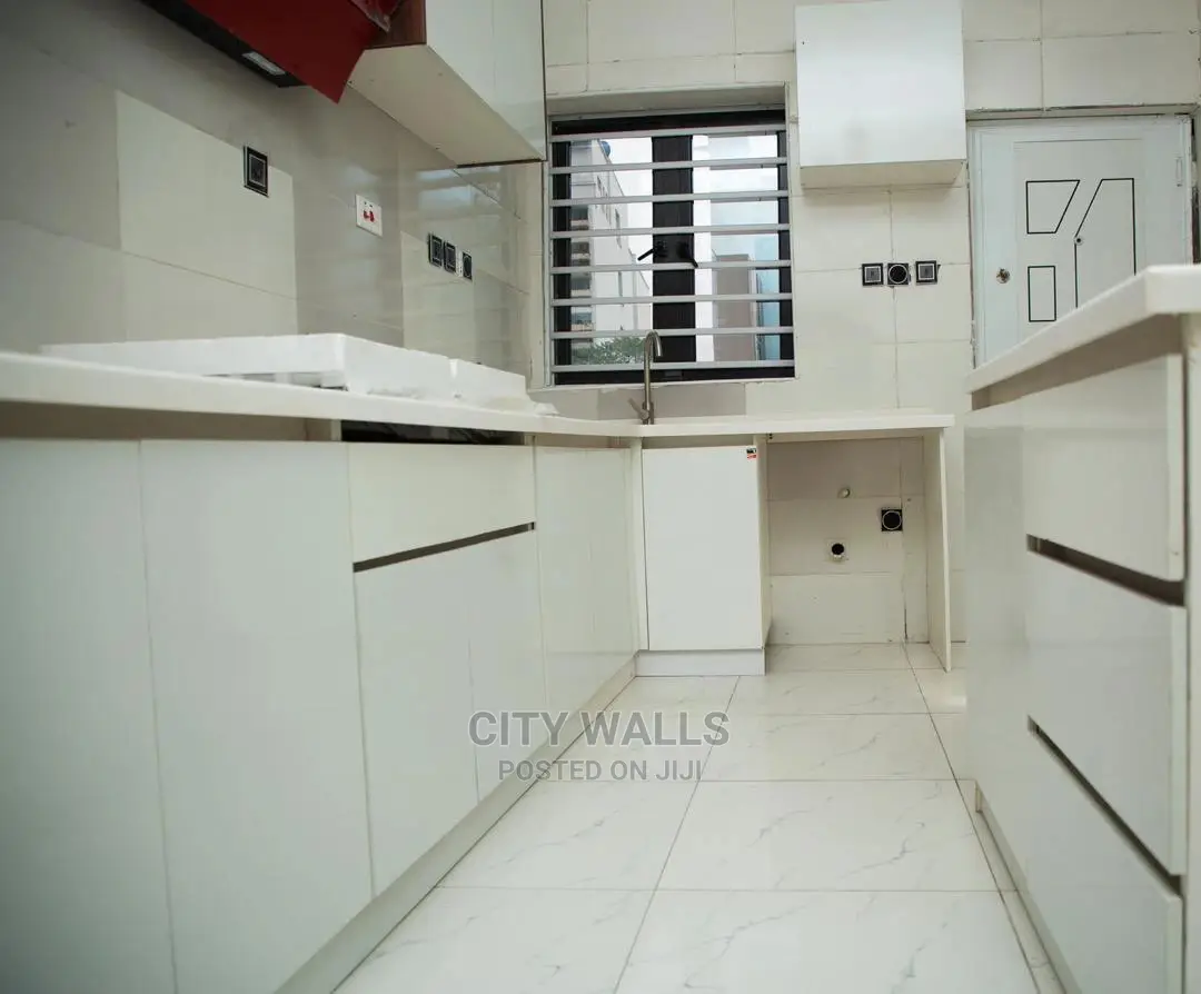 4bdrm Townhouse / Terrace in Spring Garden, Chevron for rent in Chevron
