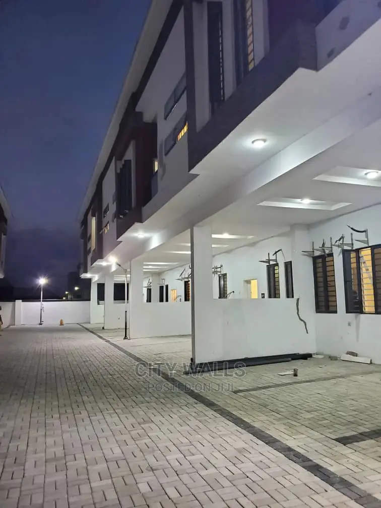 4bdrm Townhouse / Terrace in Spring Garden, Chevron for rent in Chevron